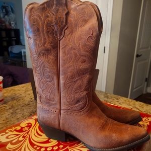 Justin Size 9 Puma Cow Boots